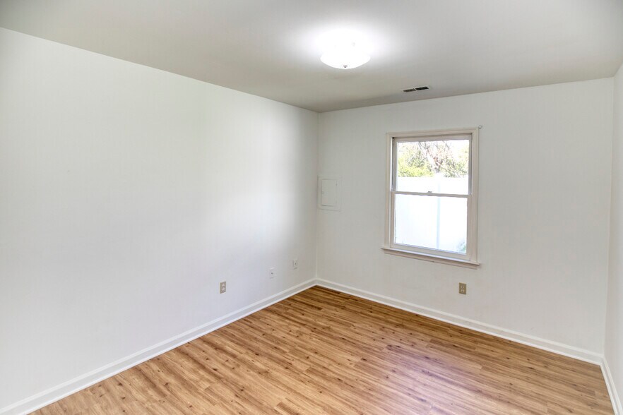More Photos Of 7626 Bellehaven Dr, Gloucester Point Apartments For Sale