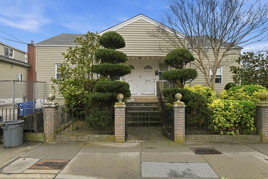 More Photos Of 433 Atlantic Ave, Oceanside Apartments For Sale