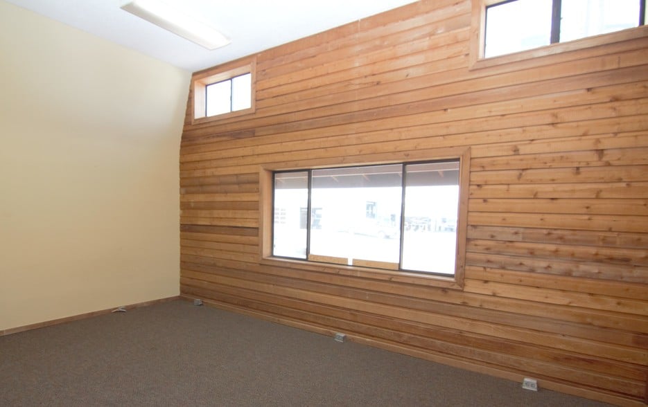 More Photos Of 1900 N 99 Hwy, Mcminnville Loft Creative Space For Lease