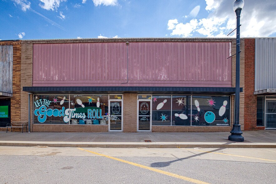 More Photos Of 109 W Main St, Watonga Storefront For Sale