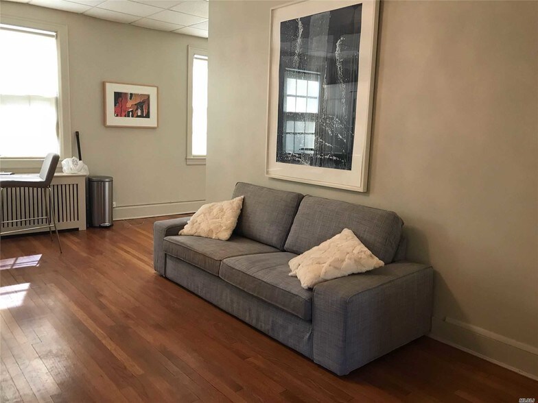 More Photos Of 41 Main St, Roslyn Freestanding For Lease