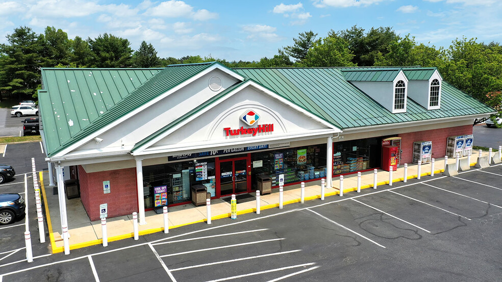 Primary Photo Of 141 W Main St, Macungie Service Station For Lease