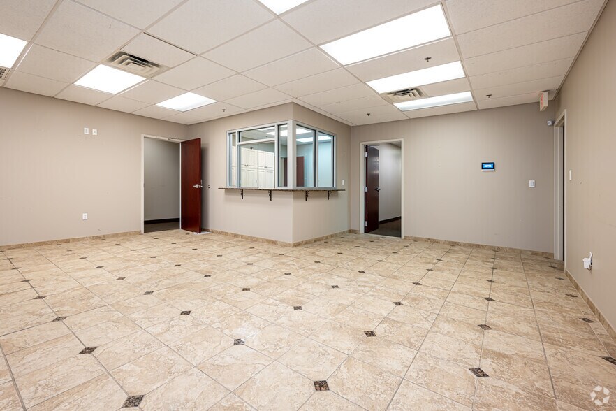 More Photos Of 14055 Seaway Rd, Gulfport Medical For Lease