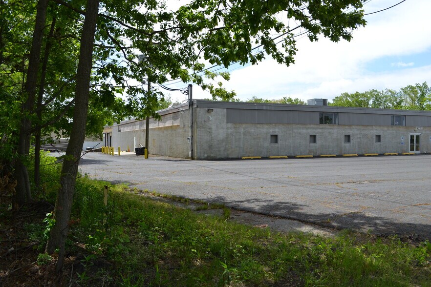 More Photos Of 371 Essex Rd, Tinton Falls Warehouse For Sale