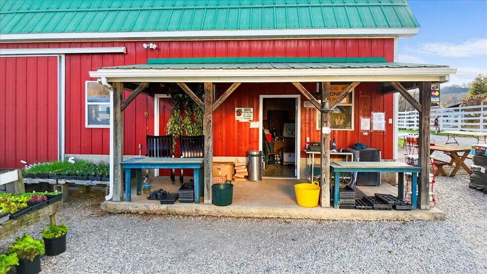 More Photos Of 1356 Coopers Cove Rd, Hardy Specialty For Sale