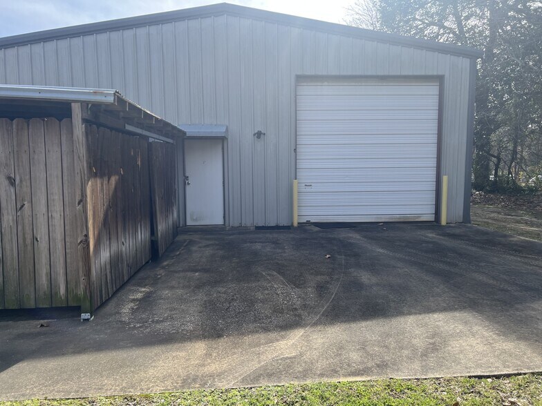 More Photos Of 307 E Main St, Hallsville Light Distribution For Lease