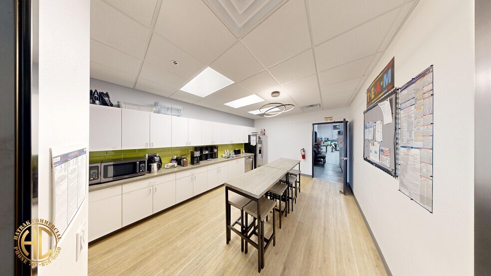 More Photos Of 295 Sunpac Ave, Henderson Warehouse For Sale