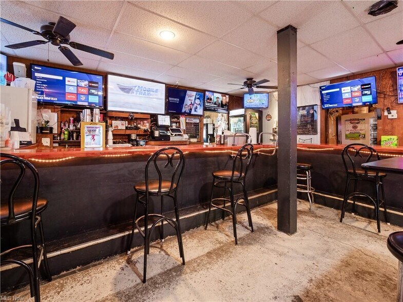 More Photos Of 612 S State St, Crooksville Bar For Sale