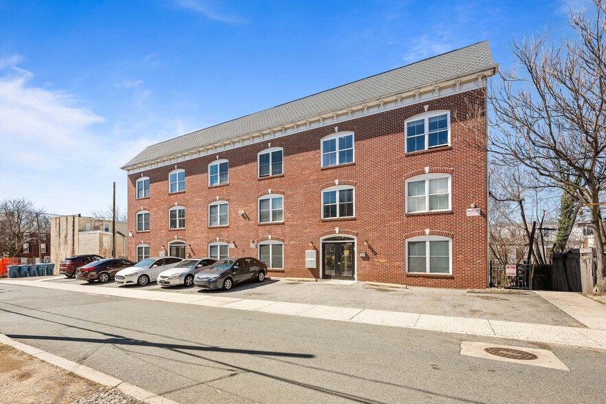 More Photos Of 711 Windsor St, Wilmington Apartments For Sale