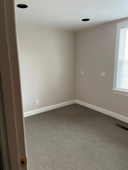 More Photos Of 3642 Main St, Stone Ridge Office Residential For Lease