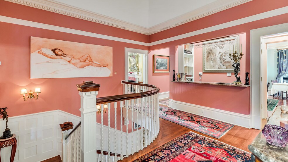 More Photos Of 119 E 37th St, Savannah Restaurant For Sale