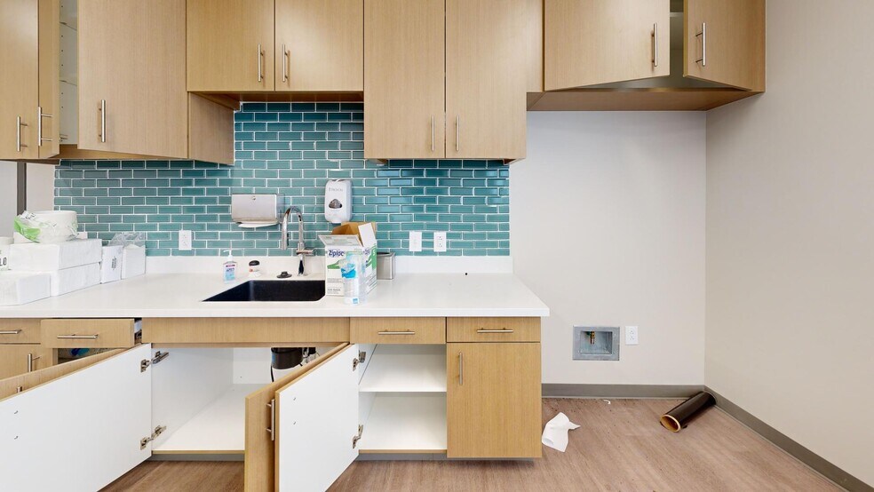 More Photos Of 5901 W Waco Dr, Waco Medical For Sale