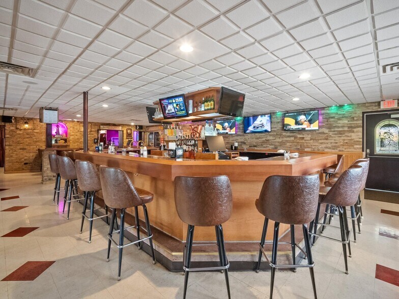 More Photos Of 1222 S Alverno Rd, Manitowoc Restaurant For Sale