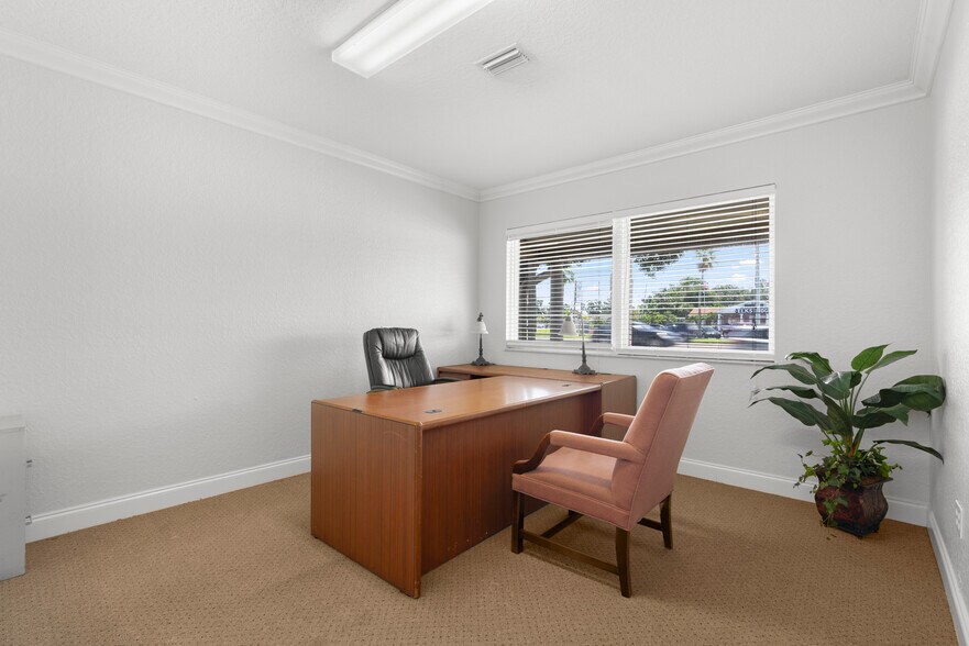 More Photos Of 2672 66th St N, Saint Petersburg Medical For Sale