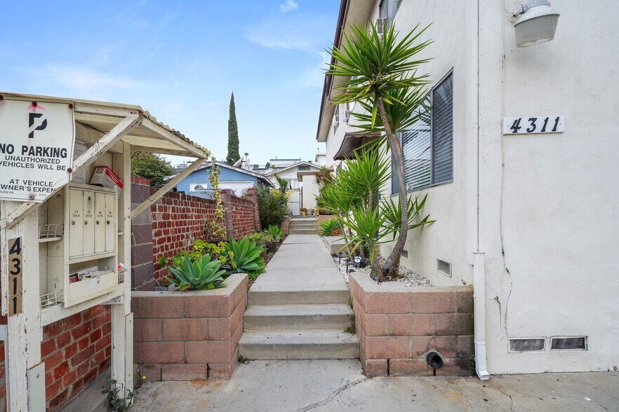 More Photos Of 4311-4315 Eagle Rock Blvd, Los Angeles Storefront Retail Residential For Sale