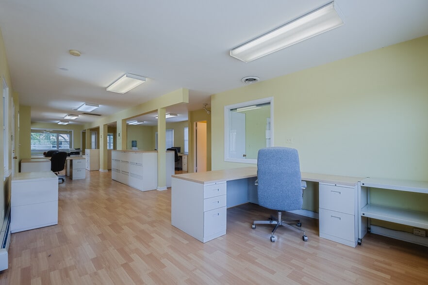 More Photos Of 152 Burlington Ave, Clarendon Hills Storefront Retail Office For Lease
