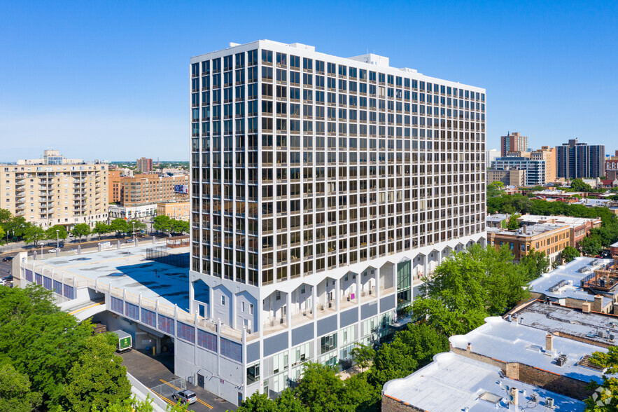 Primary Photo Of 908 W Montrose Ave, Chicago Apartments For Lease