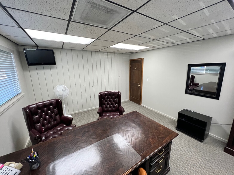 More Photos Of 1244 River View Dr, Cody Office For Lease