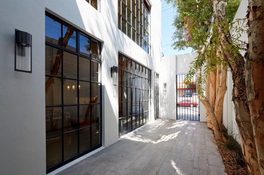 More Photos Of 2011 Pontius Ave, Los Angeles Loft Creative Space For Lease