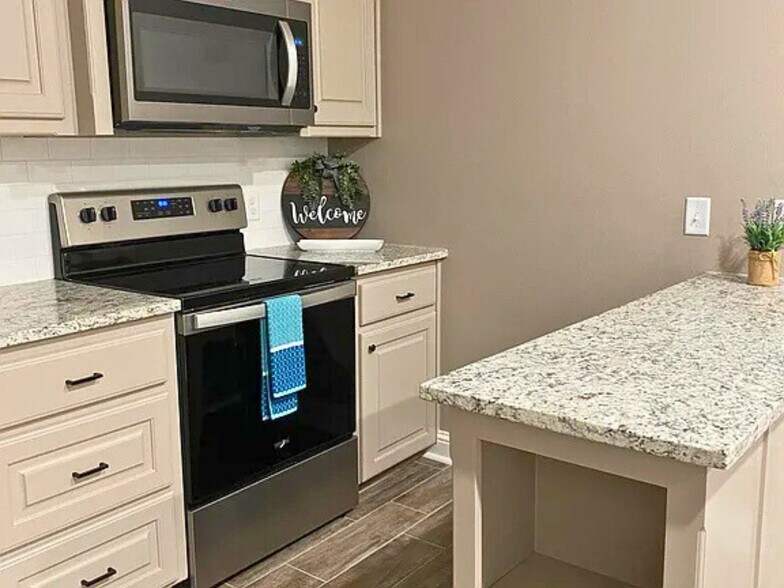 More Photos Of 901 Broadway Blvd, Kilgore Apartments For Sale