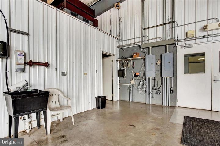 More Photos Of 57 W Shortcut Rd, Newport Showroom For Sale