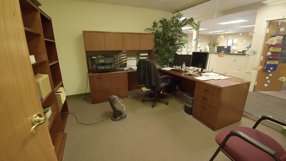 More Photos Of 3299 Northcrest Rd, Atlanta Office For Sale