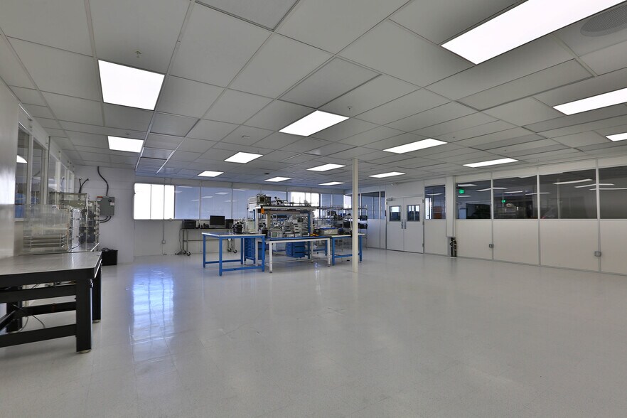 More Photos Of 118-122 Charcot Ave, San Jose Flex For Lease