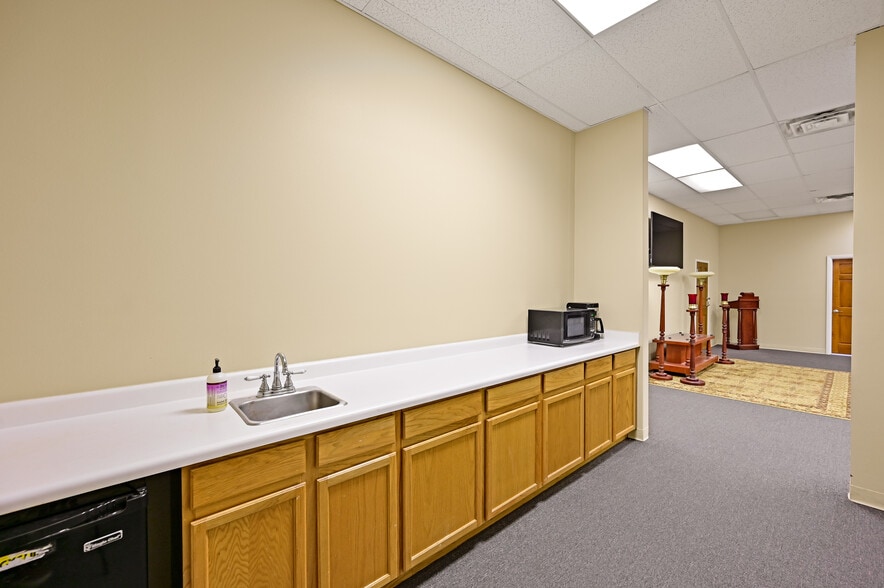 More Photos Of 2500 Camino Entrada, Santa Fe Office For Lease