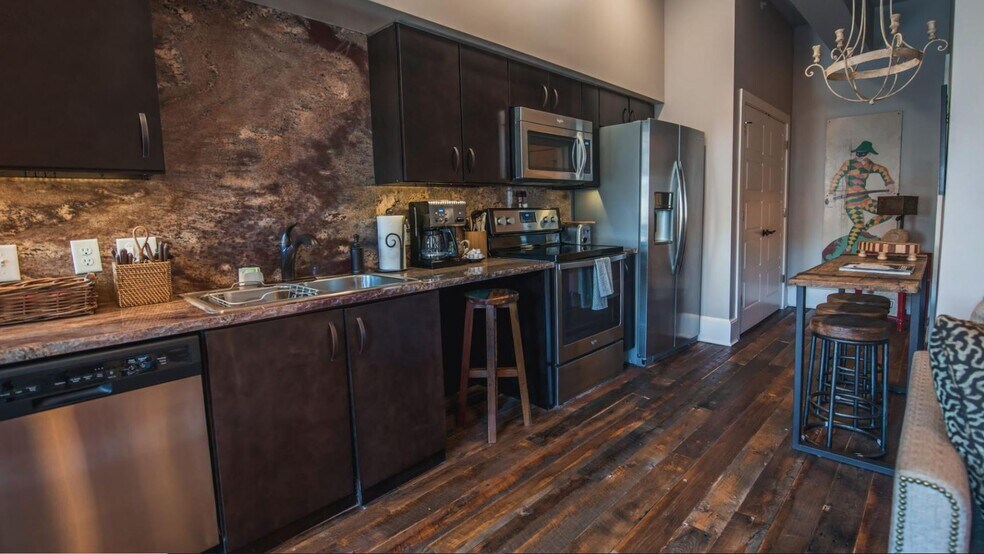 More Photos Of 36 Broadway St, Asheville Hotel For Sale