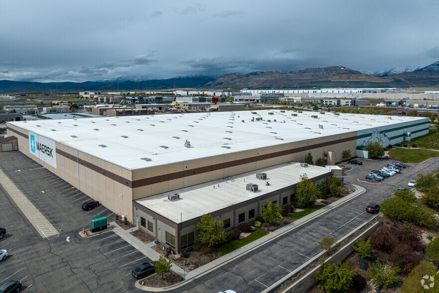 More Photos Of 6077 W Wells Park Rd, West Jordan Distribution For Lease