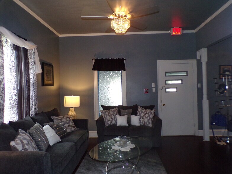 More Photos Of 450 S Oak St, Jackson Storefront Retail Office For Sale