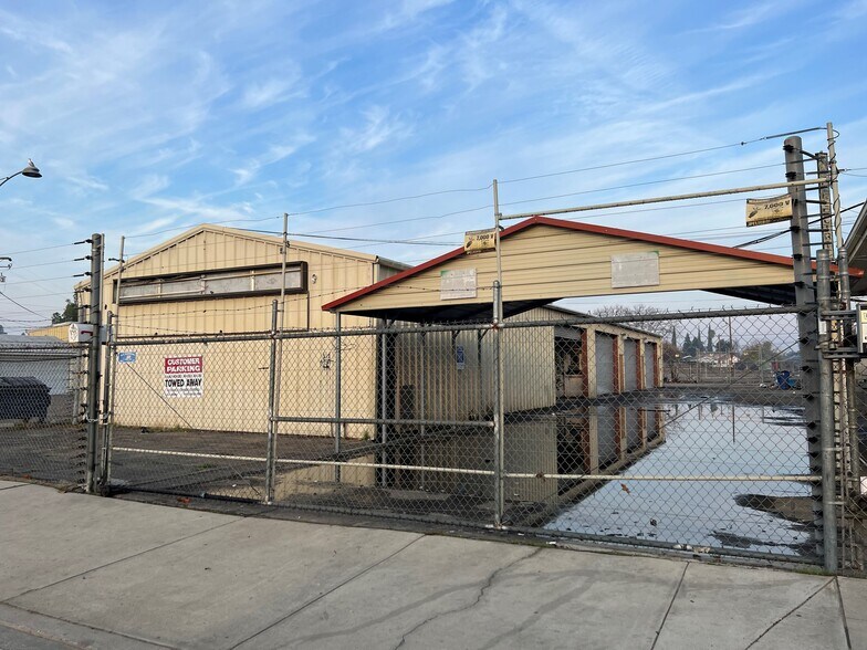 More Photos Of 1308 W Iota Ave, Fresno Auto Repair For Sale