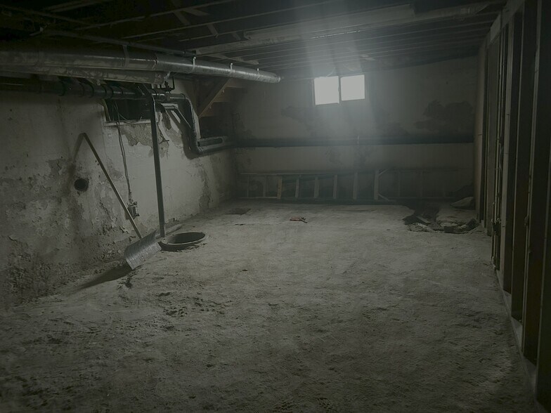 More Photos Of 404 S Pratt Ave, Carson City Office For Sale