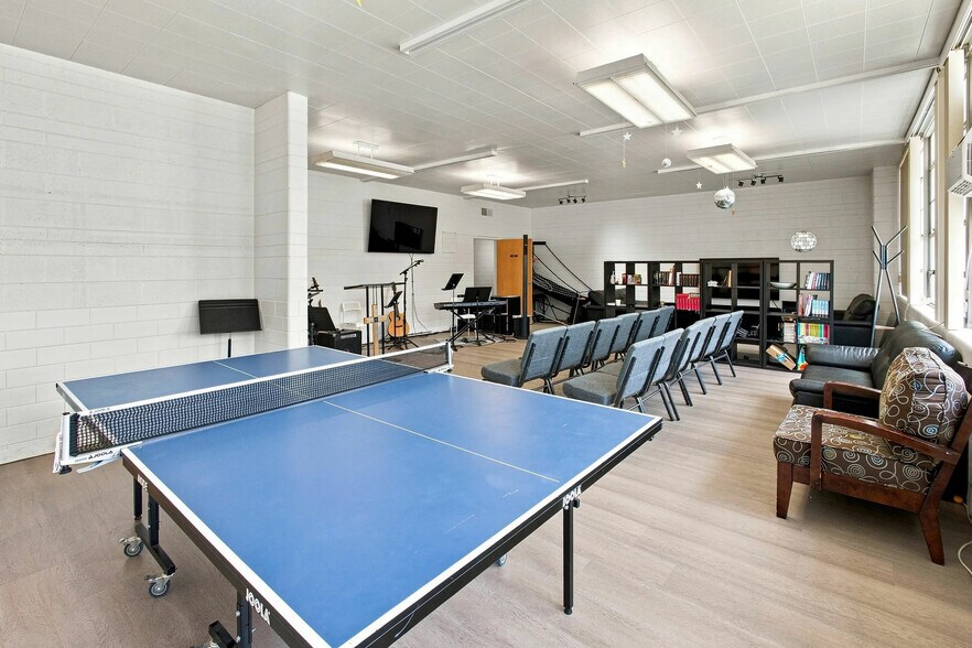 More Photos Of 210 Parkway Ave, Cincinnati Specialty For Sale