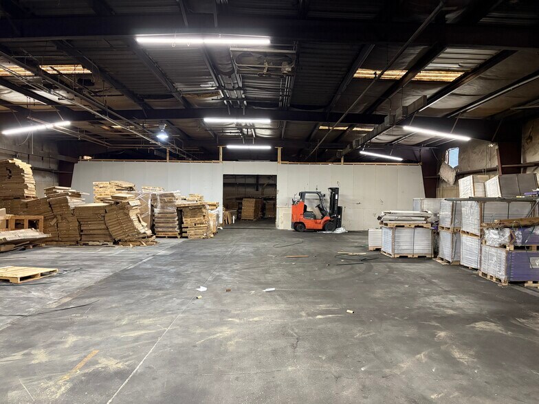 More Photos Of 3209 Industry Dr, Charleston Warehouse For Lease