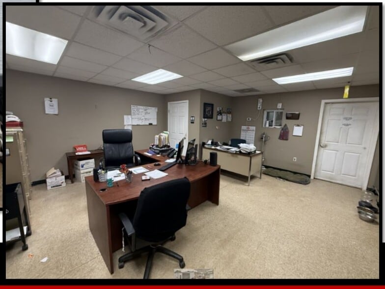 More Photos Of 2427 Hilton Way, Gainesville Warehouse For Lease