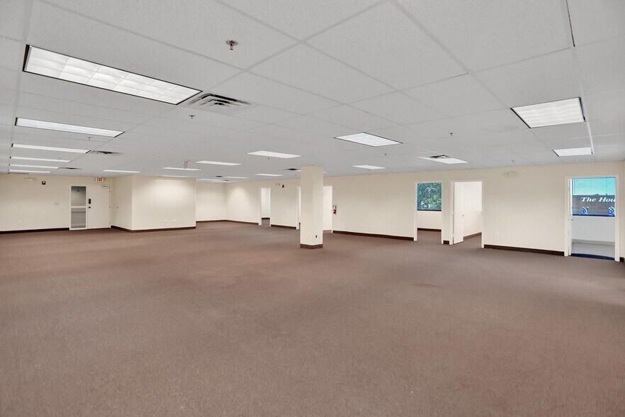 More Photos Of 2870 Stirling Rd, Hollywood Light Distribution For Sale