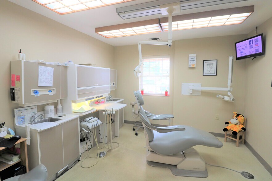 More Photos Of 1010-1090 N Market St, Troy Medical For Lease