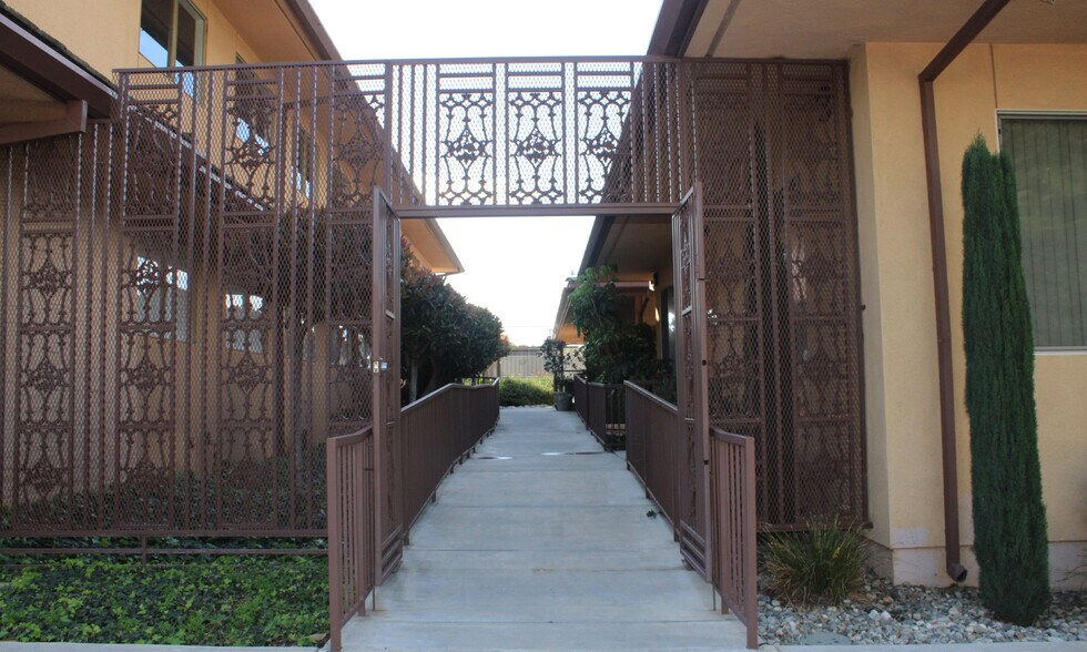 More Photos Of 3731 Tibbetts St, Riverside Medical For Lease