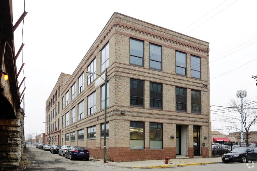 More Photos Of 1900 W Kinzie St, Chicago Light Distribution For Sale