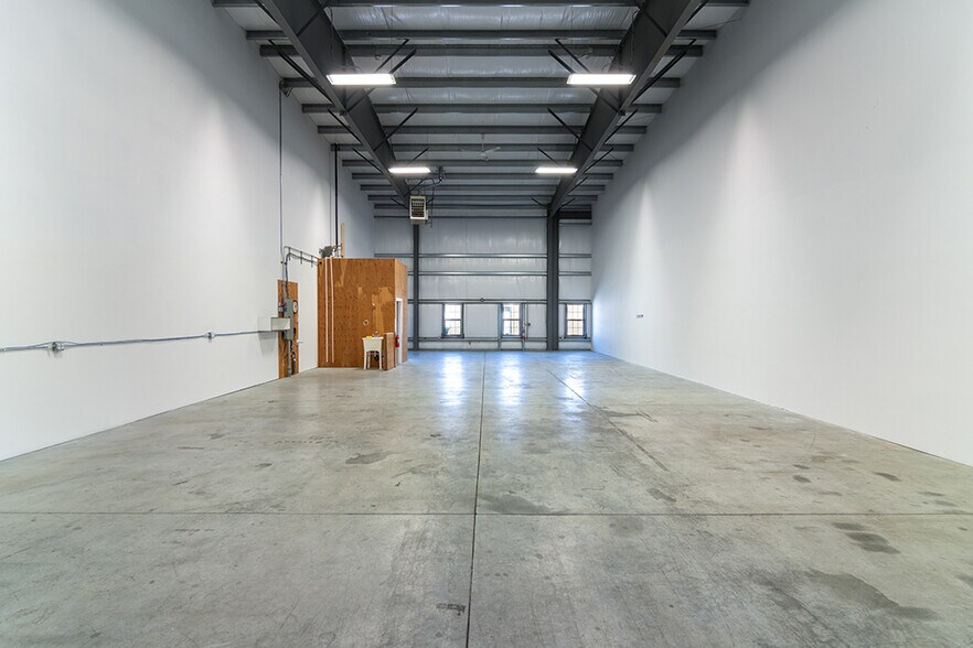 More Photos Of 376 Dry Bridge Rd, North Kingstown Warehouse For Sale
