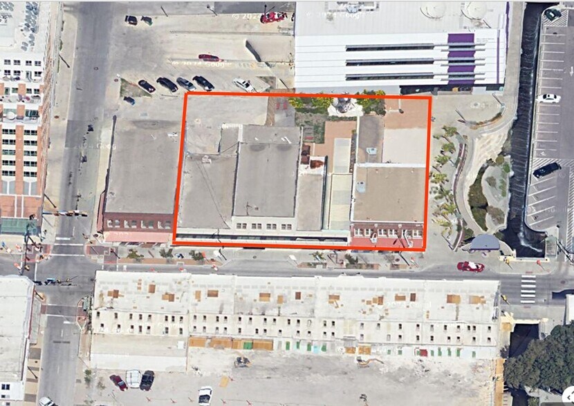 More Photos Of 333-341 W Commerce St, San Antonio Storefront For Lease