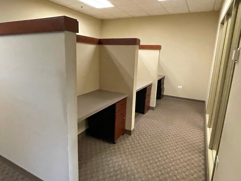 More Photos Of 900 Rand Rd, Des Plaines Medical For Lease