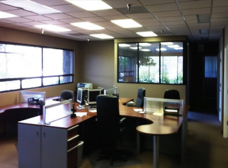 More Photos Of 21402 N 7th Ave, Phoenix Warehouse For Lease