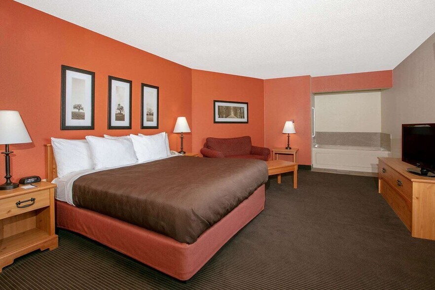 More Photos Of 2405 S El Camino Dr, Sayre Hotel For Sale