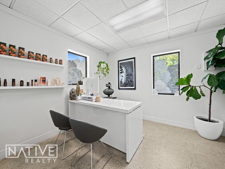 More Photos Of 700 NE 13th St, Fort Lauderdale Freestanding For Sale