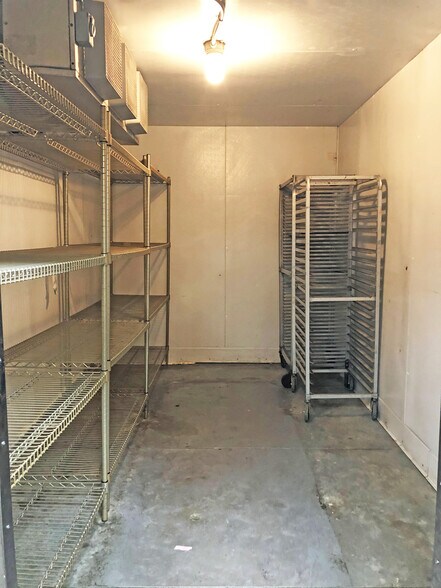 More Photos Of 5512-5530 Van Nuys Blvd, Sherman Oaks Restaurant For Lease