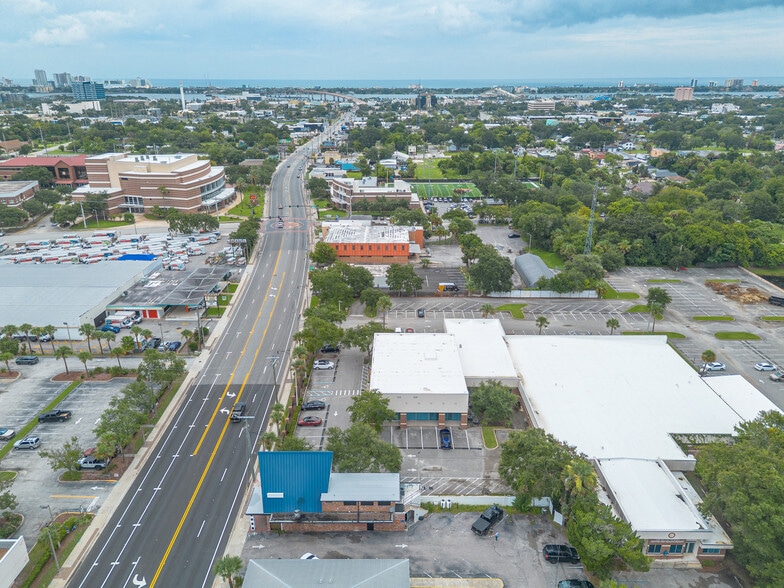 More Photos Of 747 W International Speedway Blvd, Daytona Beach Restaurant For Sale