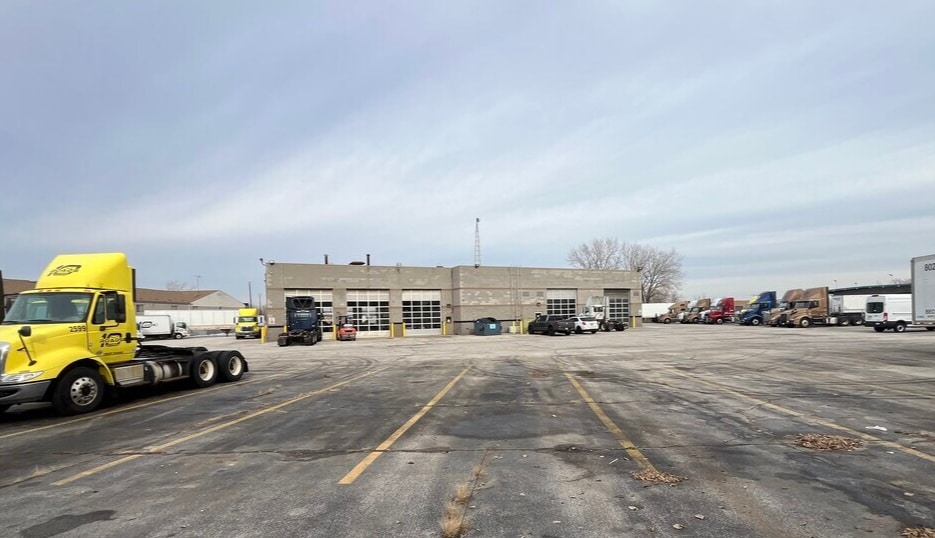 More Photos Of 715 W 172nd St, South Holland Manufacturing For Lease
