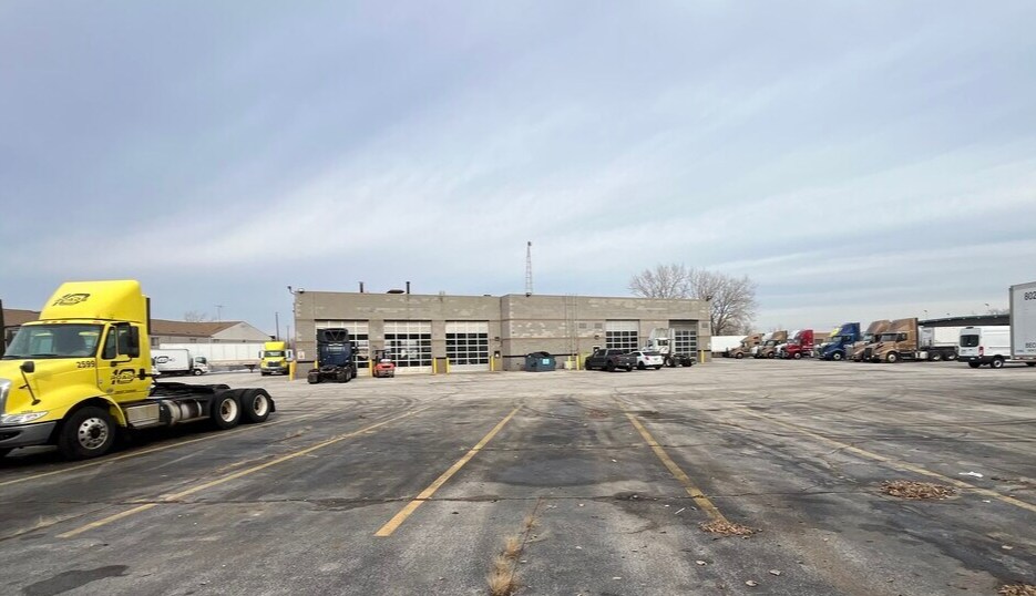 More Photos Of 715 W 172nd St, South Holland Manufacturing For Sale